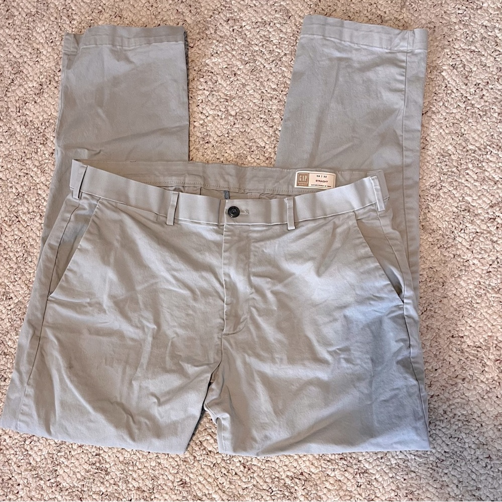 GAP Men’s Soft Strait Grey Khakis